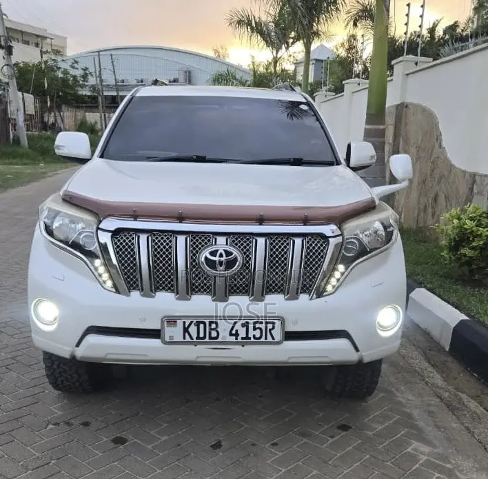 Toyota Land Cruiser Prado 2015 White