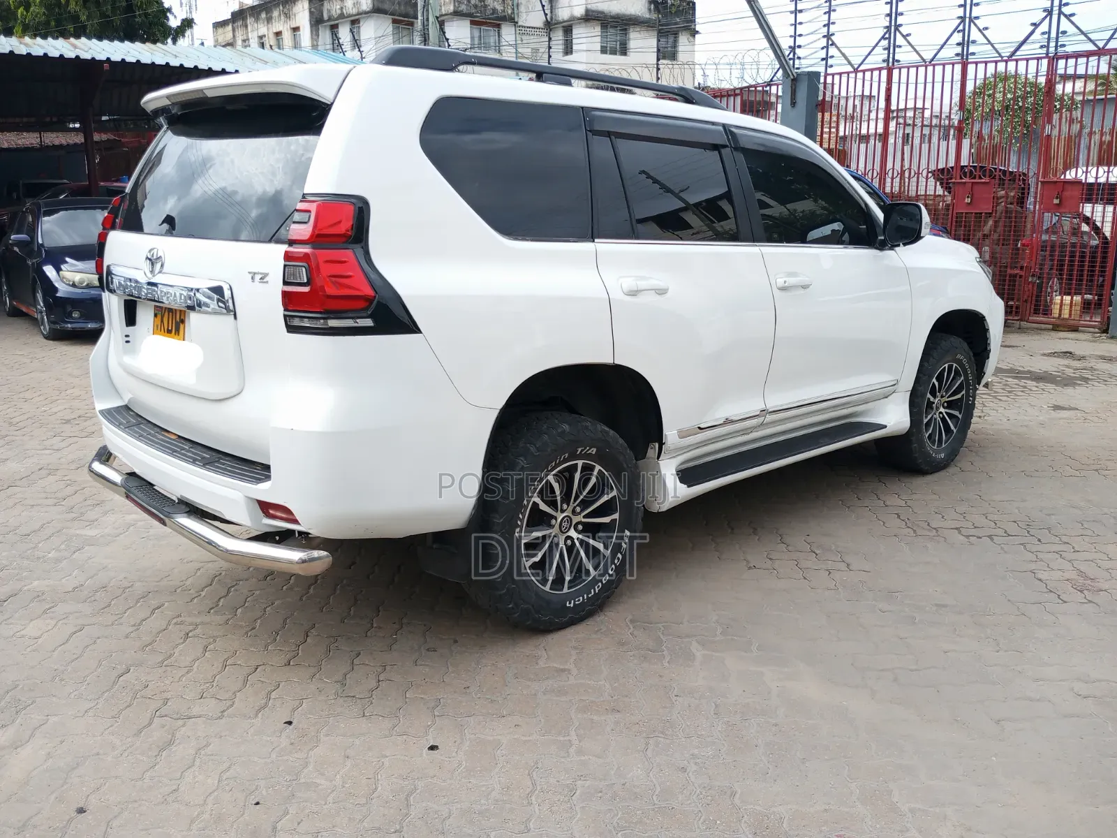 Toyota Land Cruiser Prado 4.0 Petrol TX 2011 White