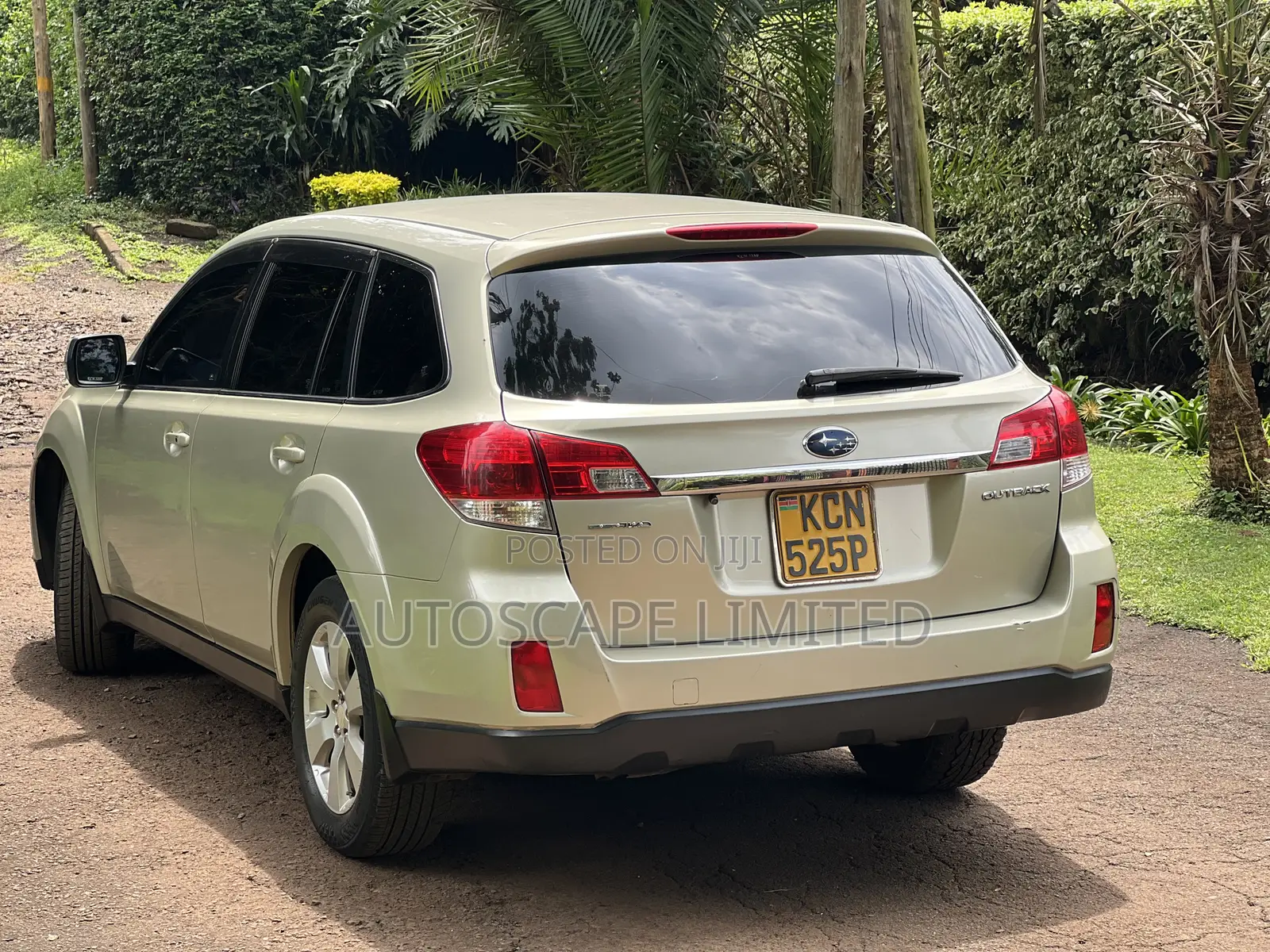 Subaru Outback 2010 Gold