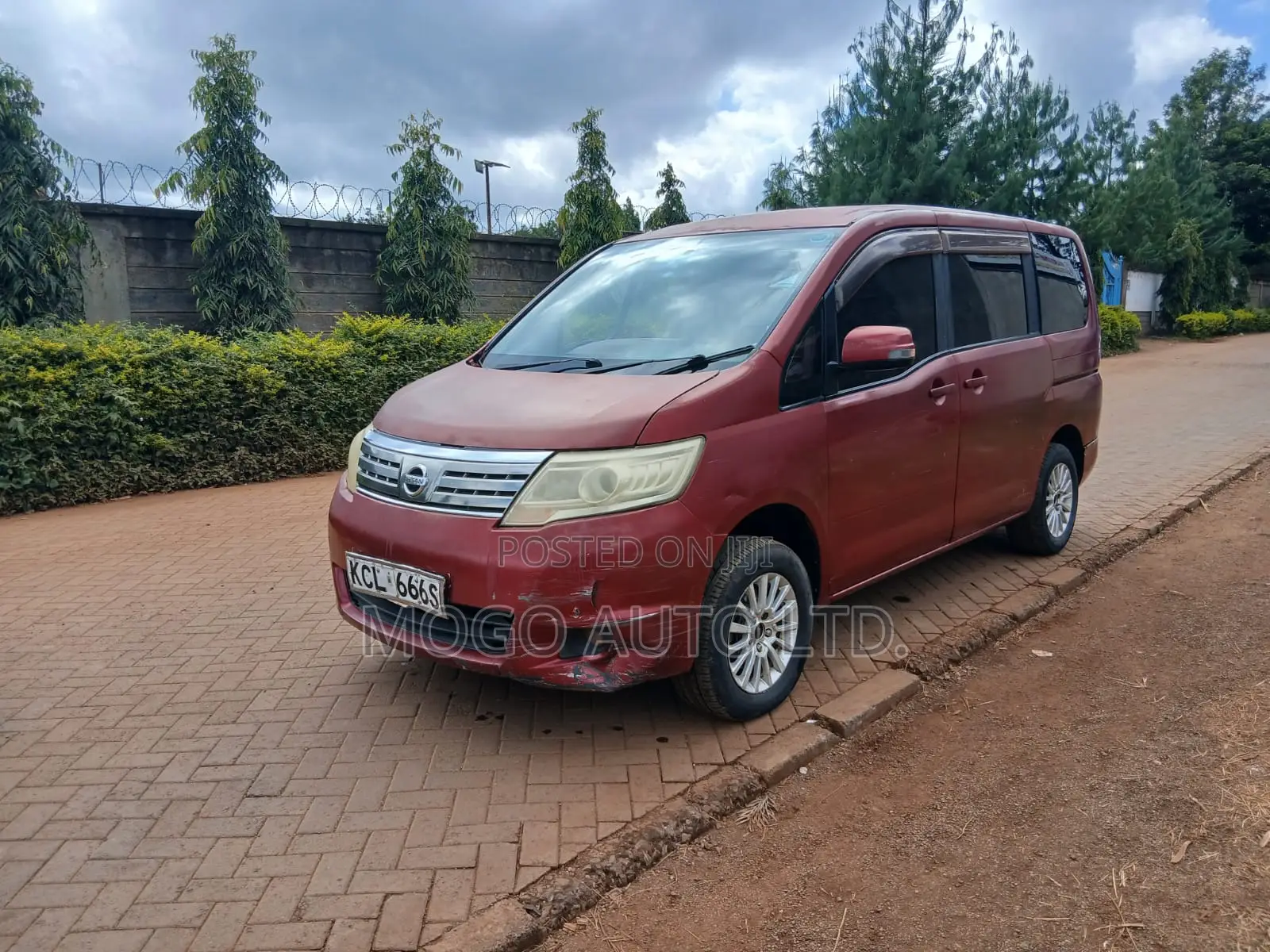 Nissan Serena 2010 Red
