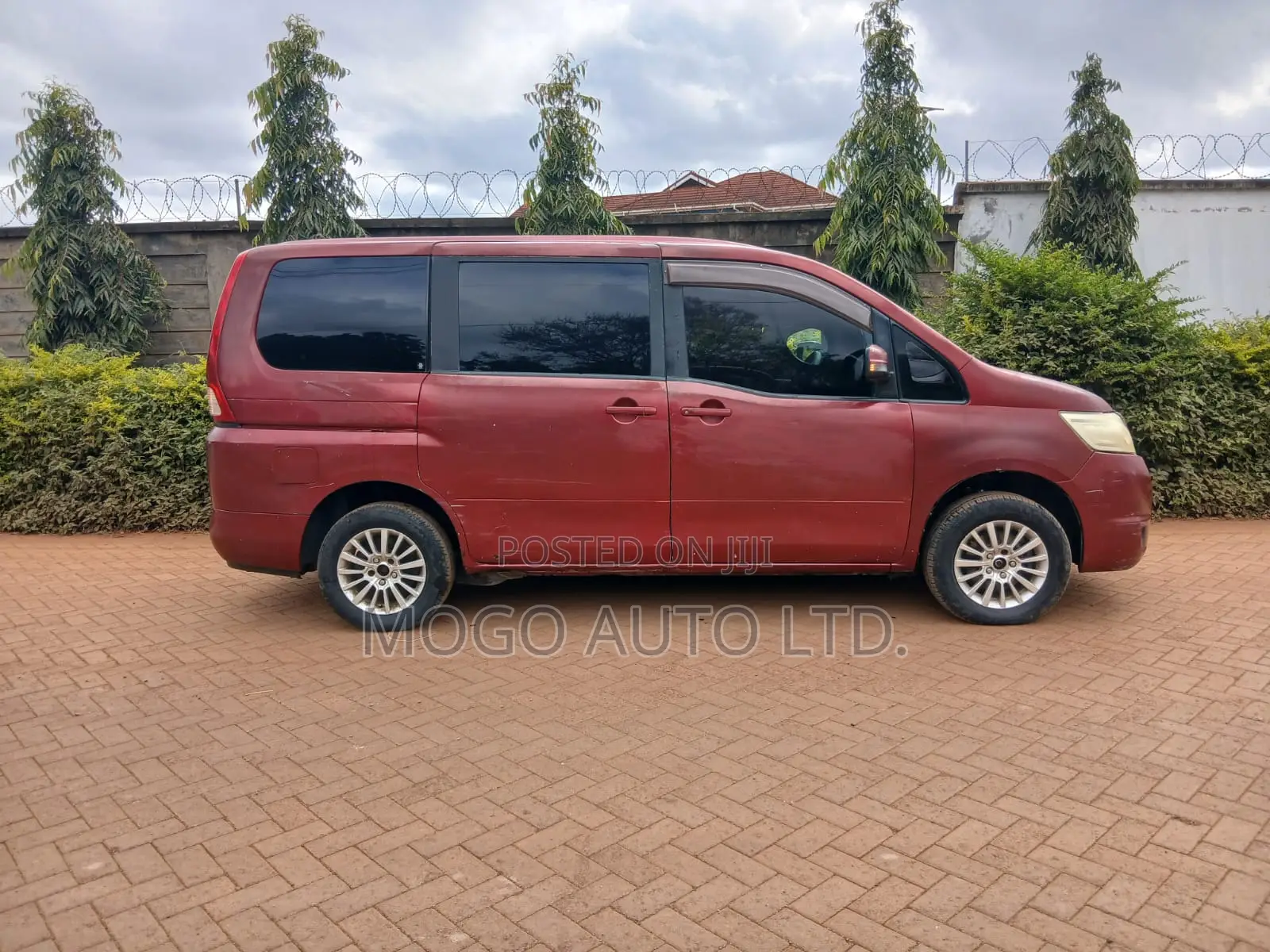 Nissan Serena 2010 Red