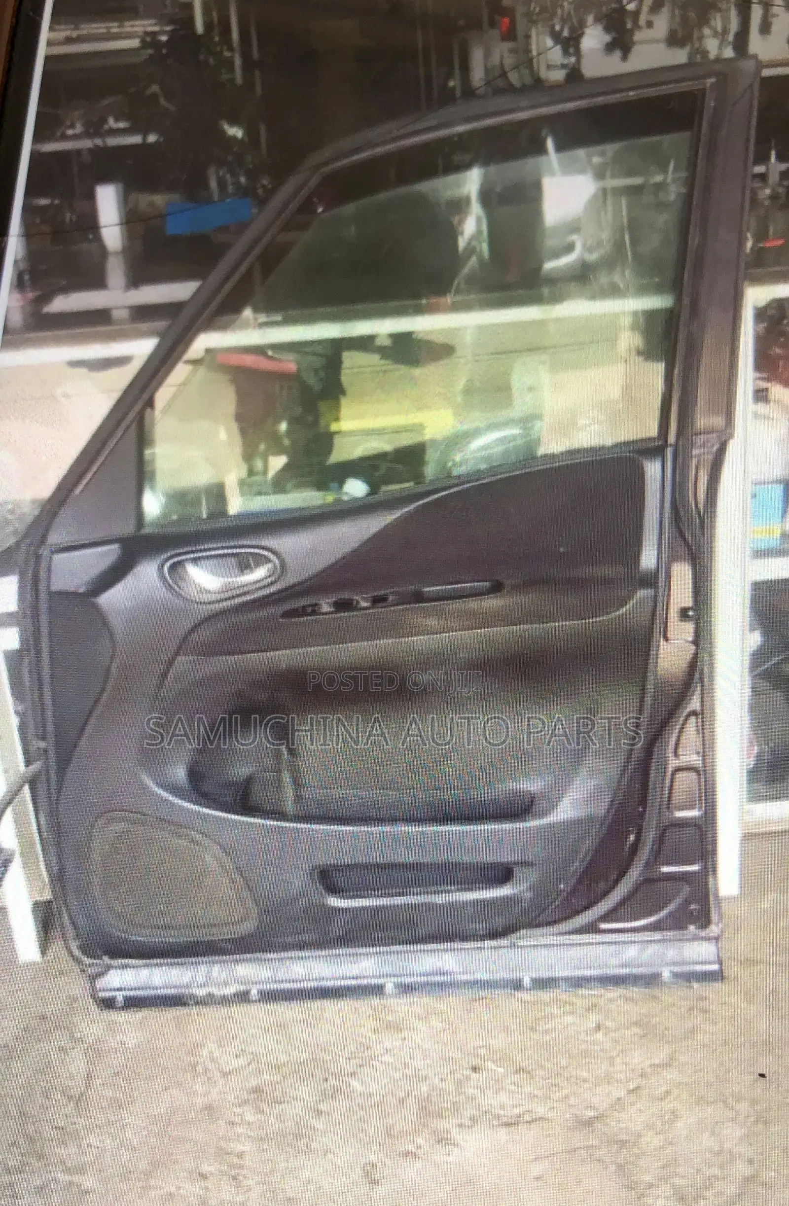 Door Nissan Serena C26 (Rhs)