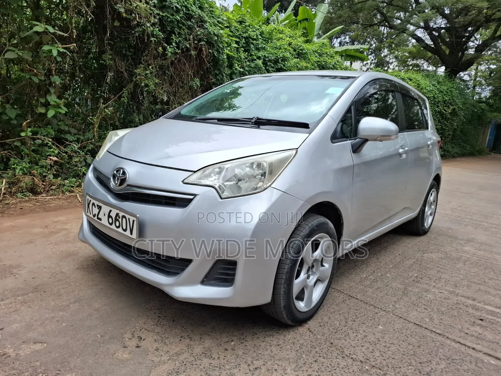 Toyota Ractis 2013 Silver