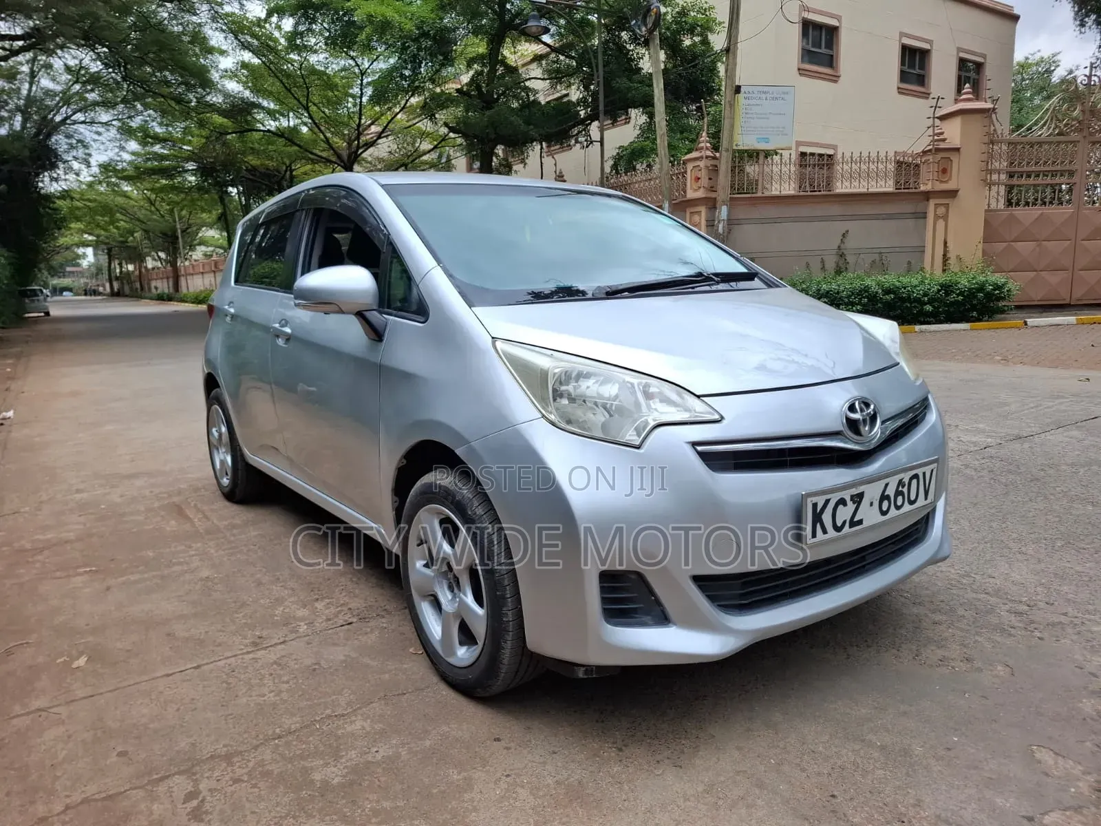 Toyota Ractis 2013 Silver