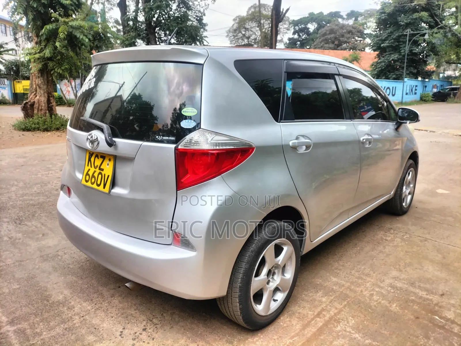Toyota Ractis 2013 Silver