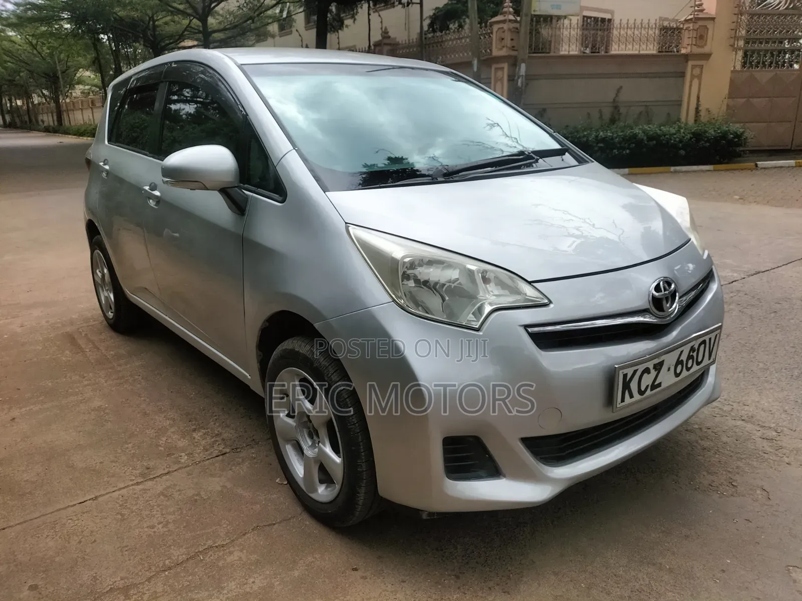Toyota Ractis 2013 Silver