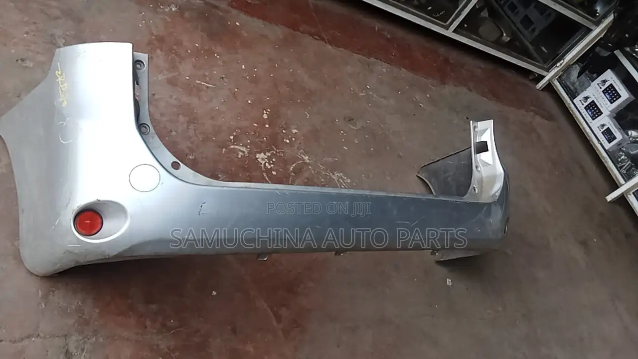 Rear Bumper Toyota Noah/Voxy Zrr70 Round Reflector
