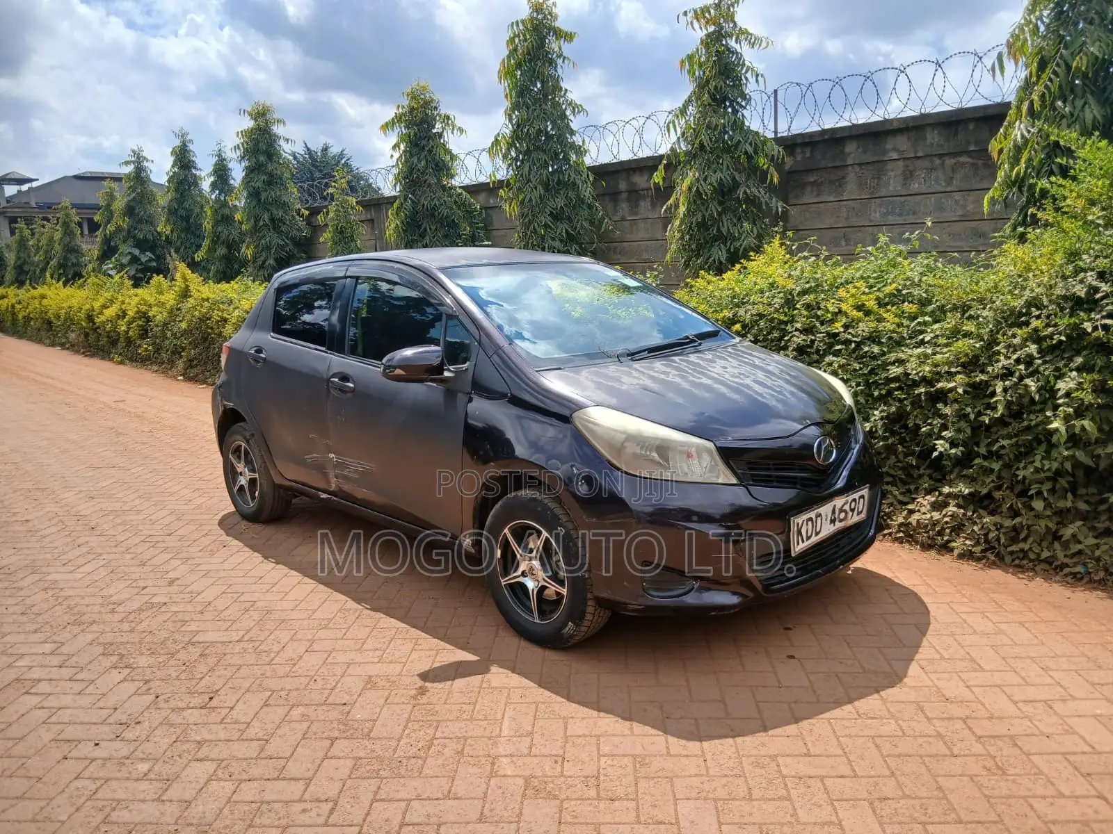 Toyota Vitz 2014 Red