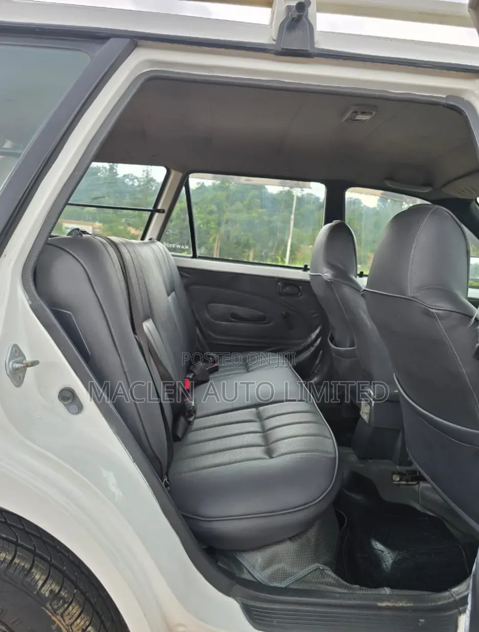 Toyota Corolla 1999 White