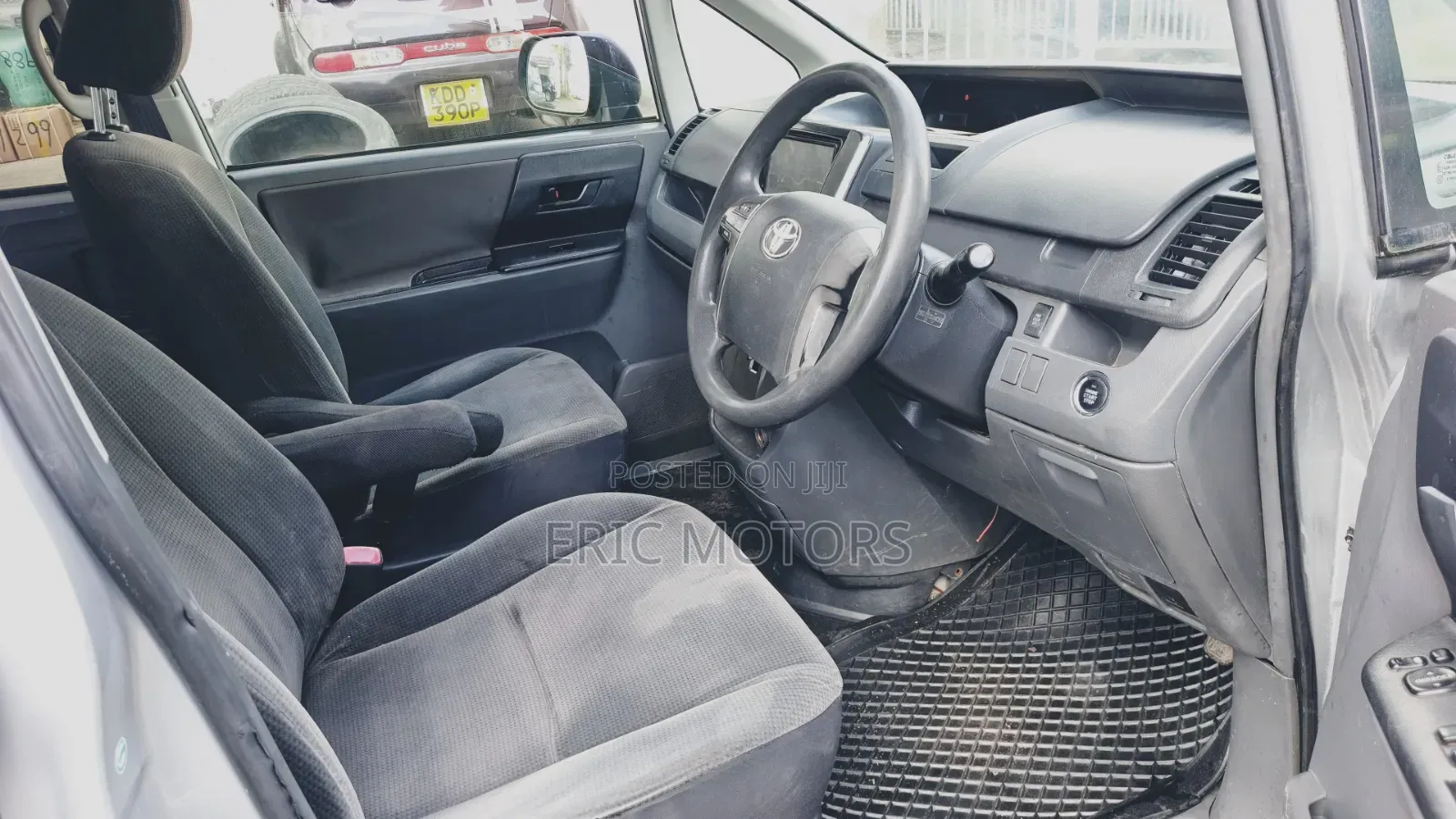 Toyota Noah 2009 Silver