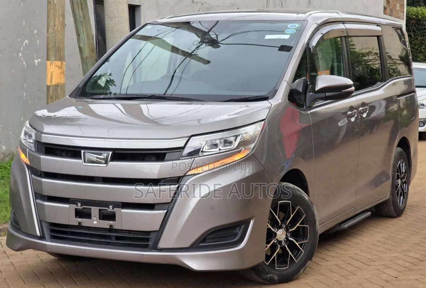 Toyota Noah 2020 Gold