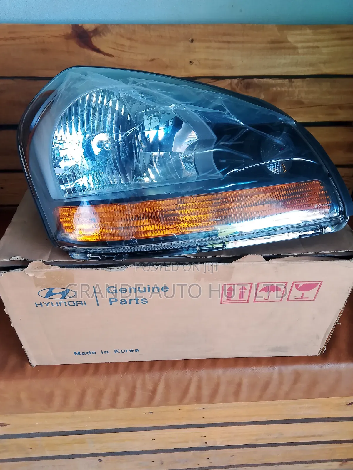 Head Lamp Right Hyundai Tucson (Genuine)