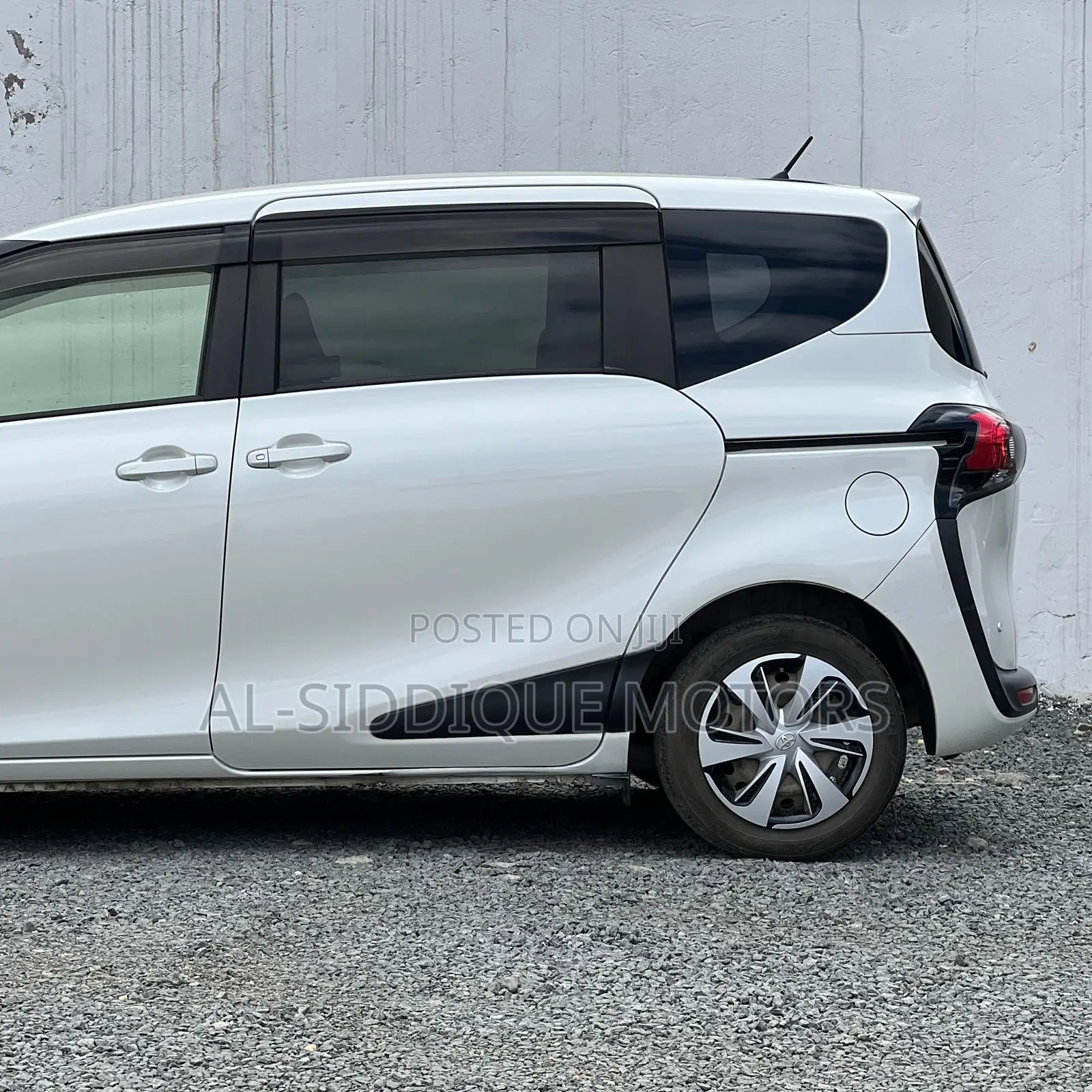 Toyota Sienta 1.5 FWD 2019 White