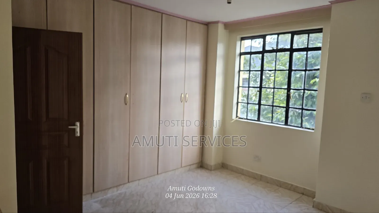 4bdrm Maisonette in Kings Gateway Estate for sale