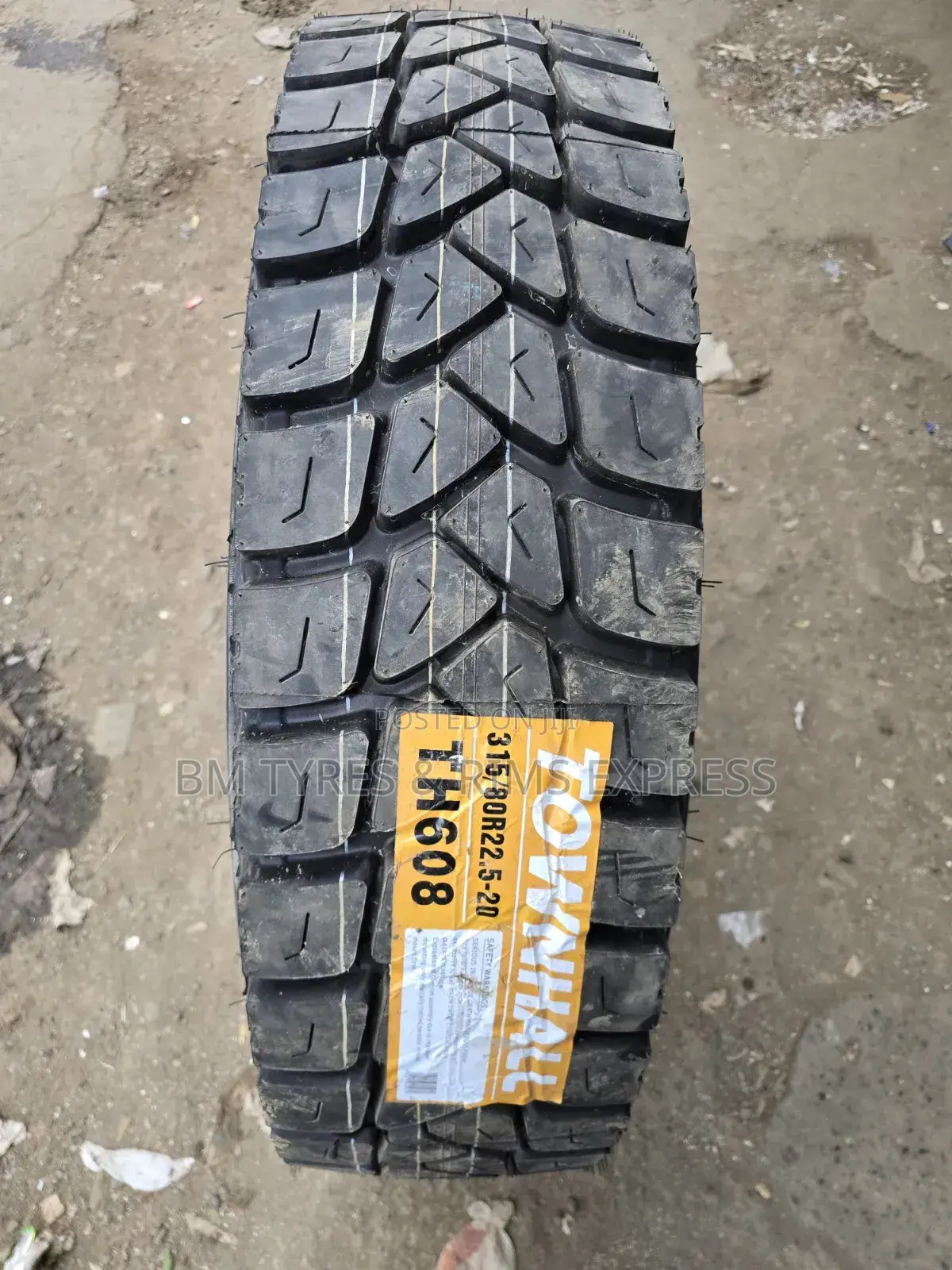 315 /80 R22. 5 Townhall Tires (Diff)