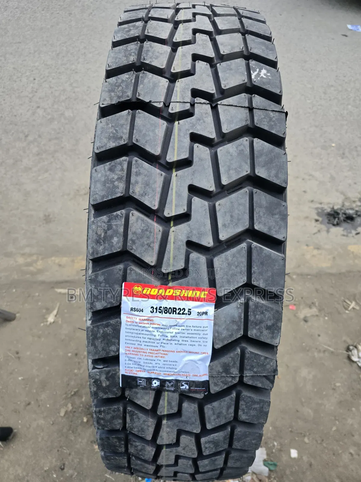315 /80 R22. 5 Roadshine Tires (Diff)
