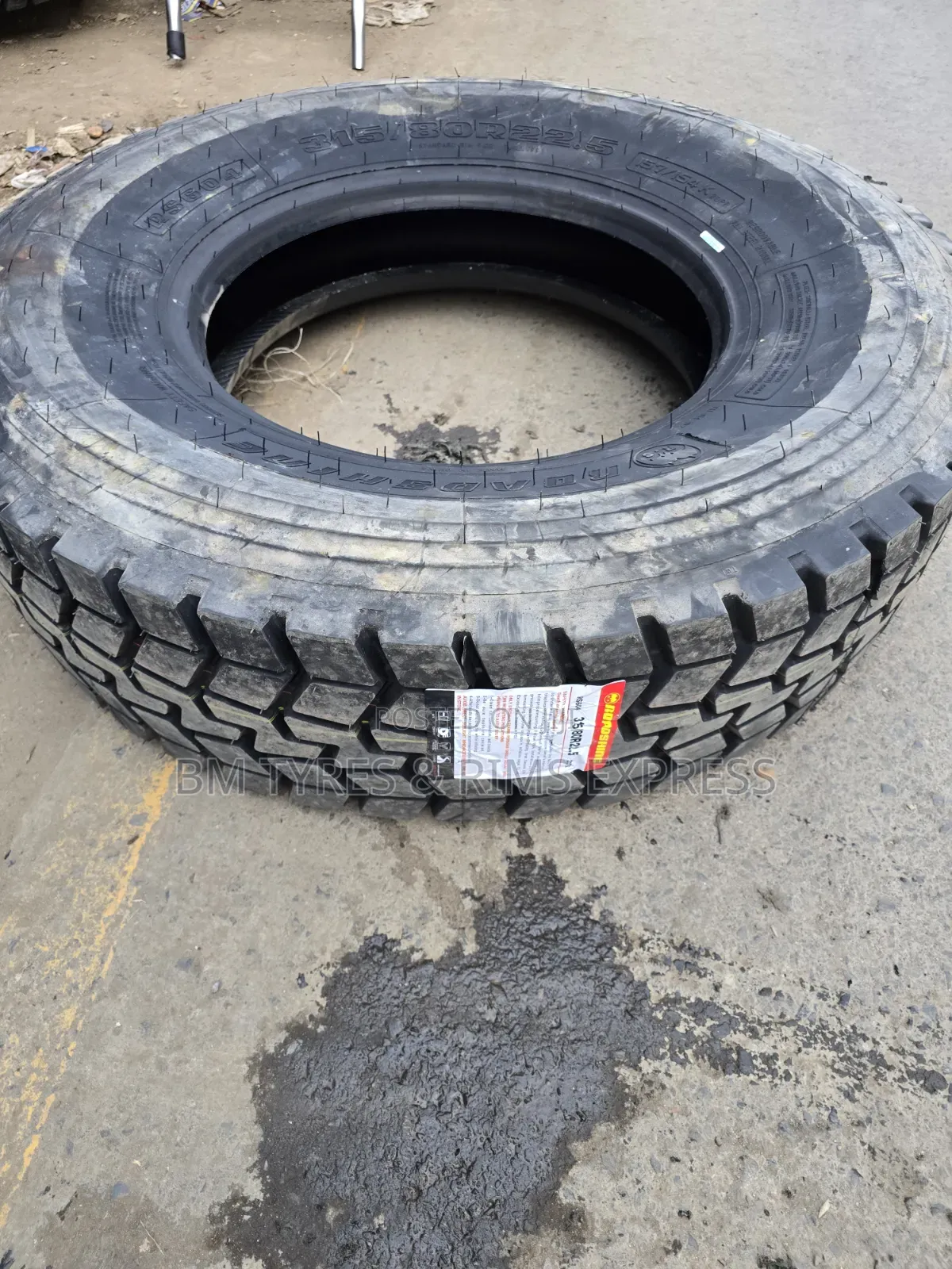315 /80 R22. 5 Roadshine Tires (Diff)
