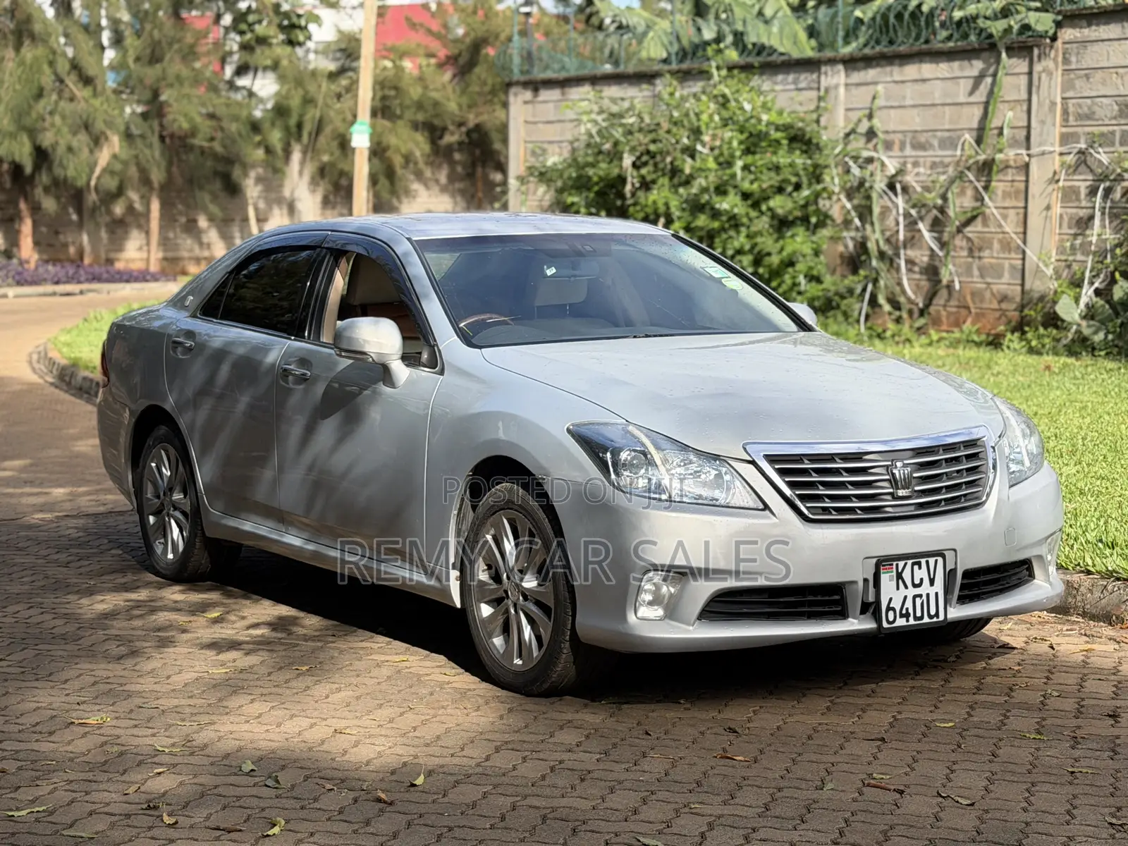 Toyota Crown 2012 Silver