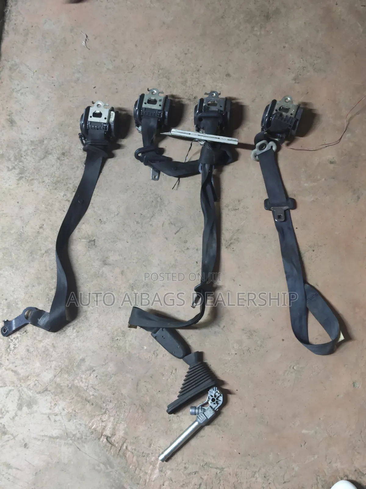 Nissan Duaris Front Safety Belts.