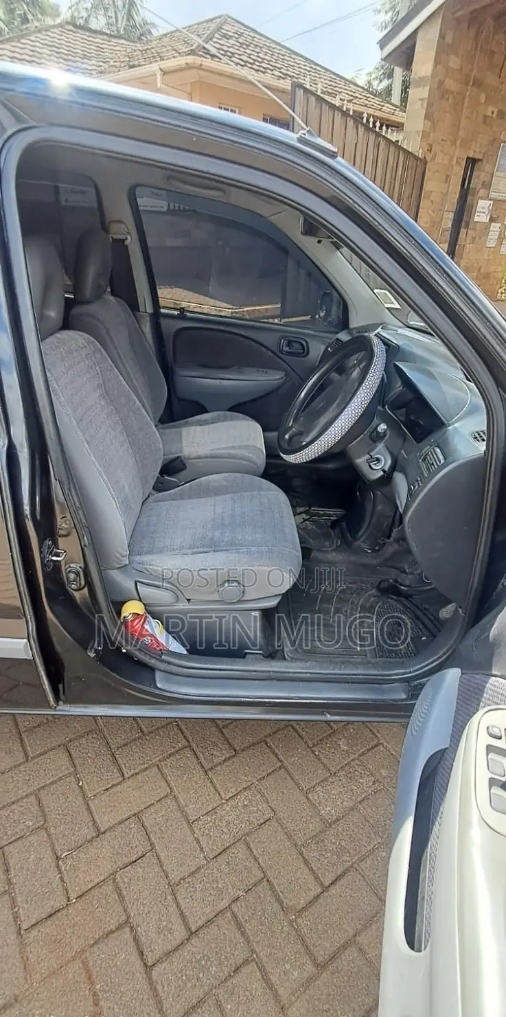 Toyota Raum 1.5 FWD 2000 Black