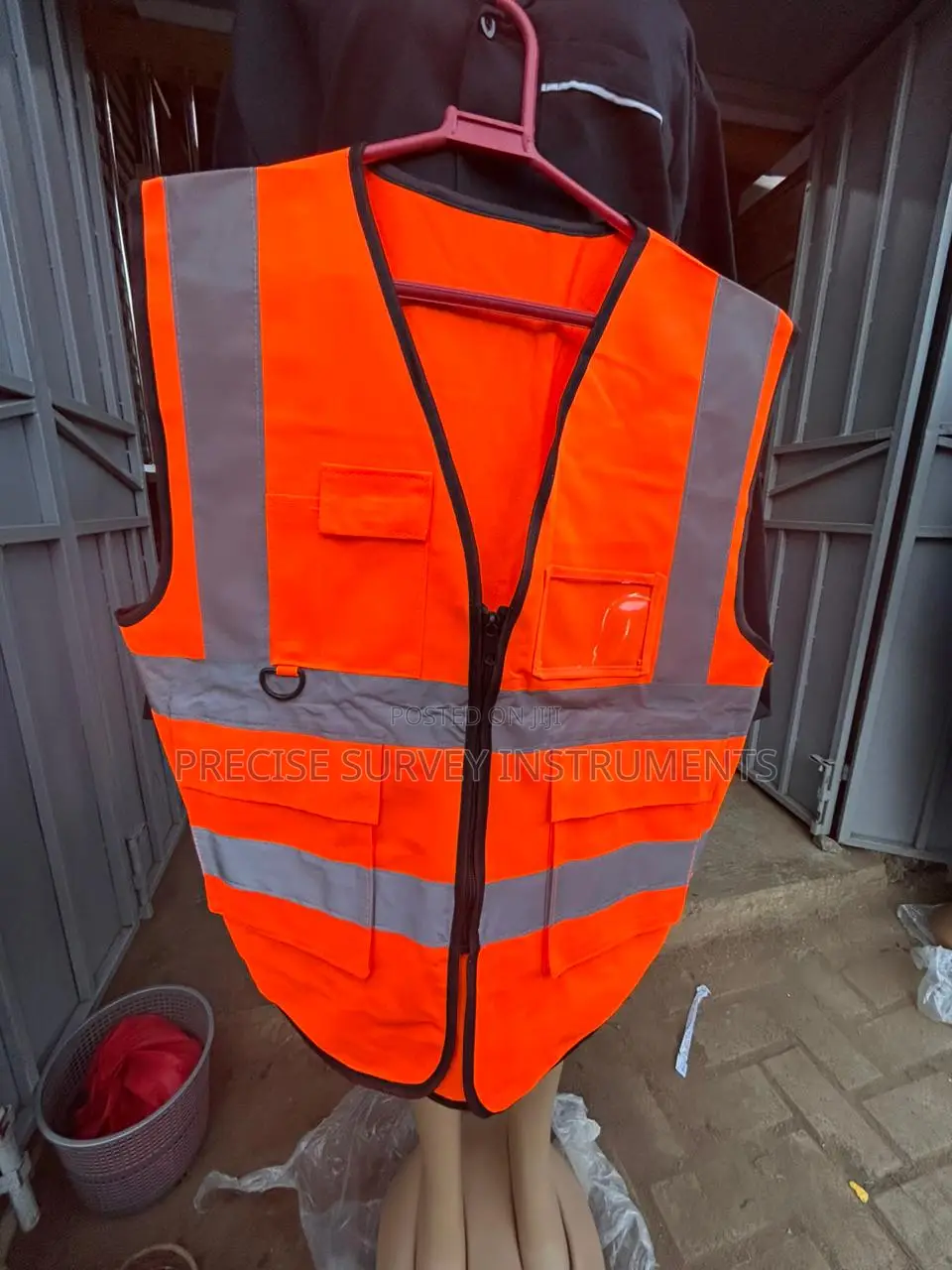 Contractor Reflector Vest With Multi-storage Design