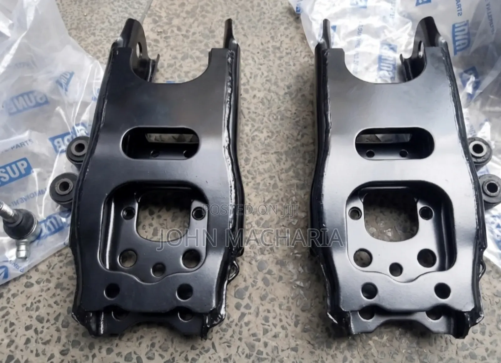 Right and Left Suspension Arn for Toyota Hilux