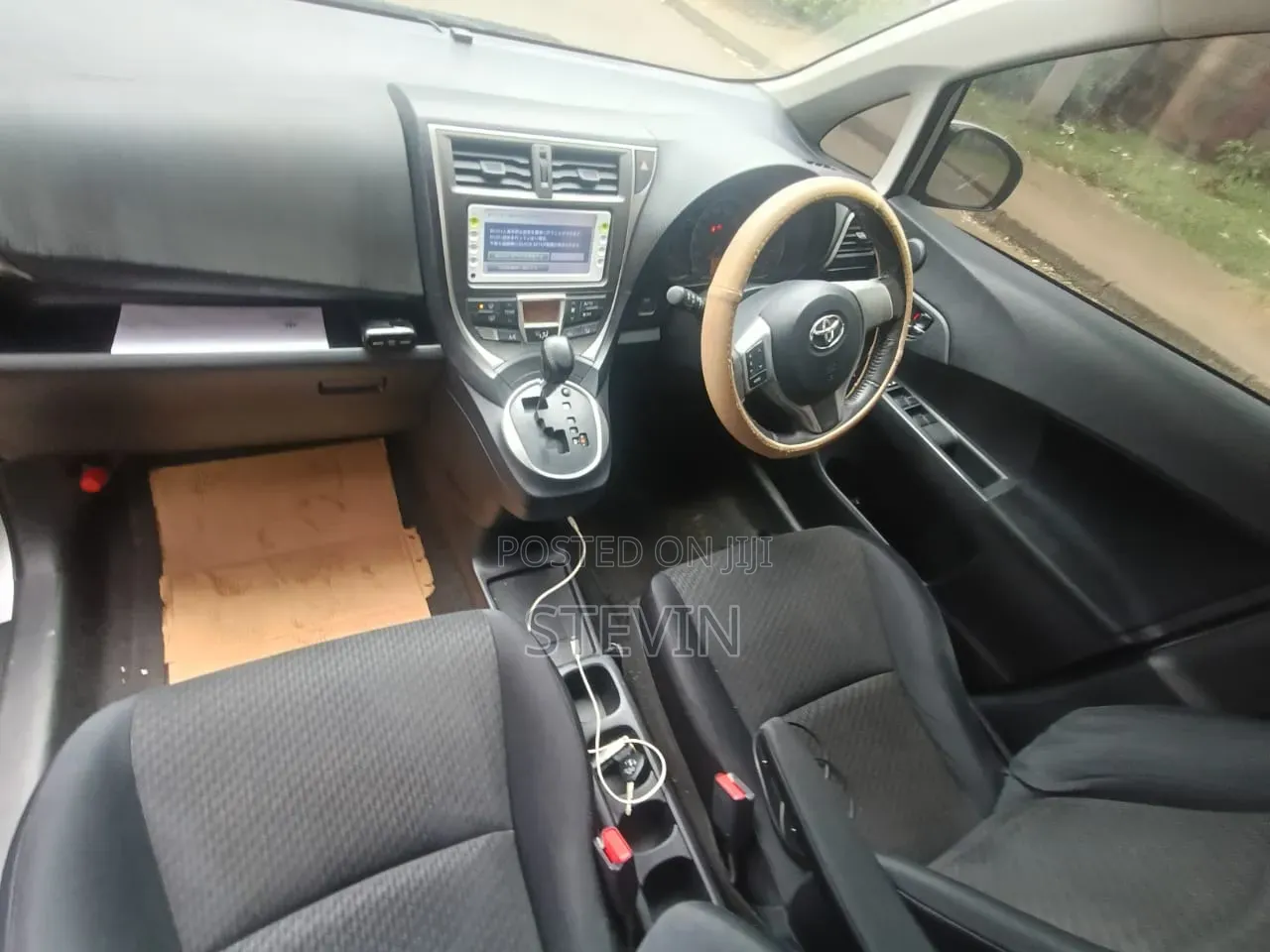 Toyota Ractis 2012 Silver