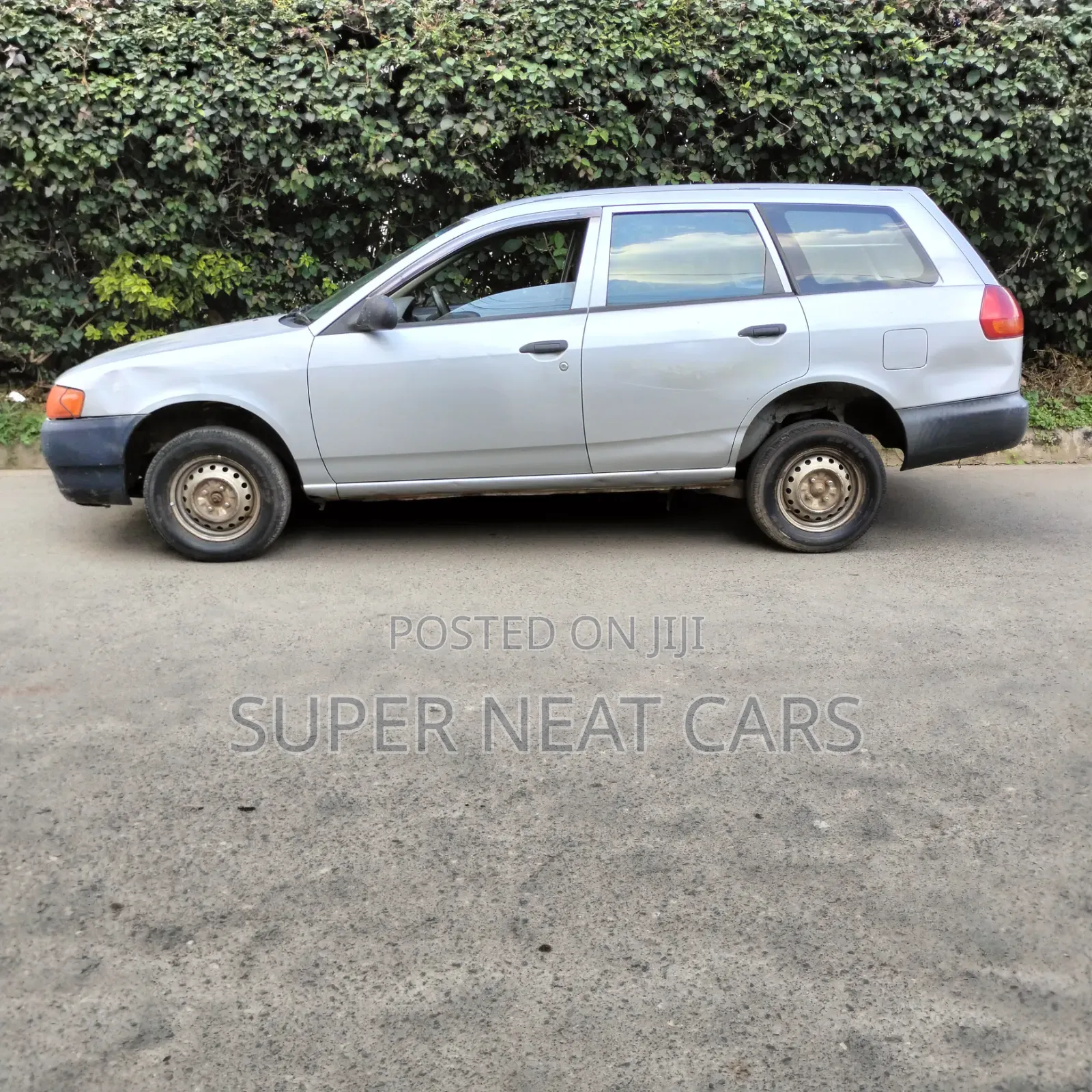 Nissan Advan 2002 Silver