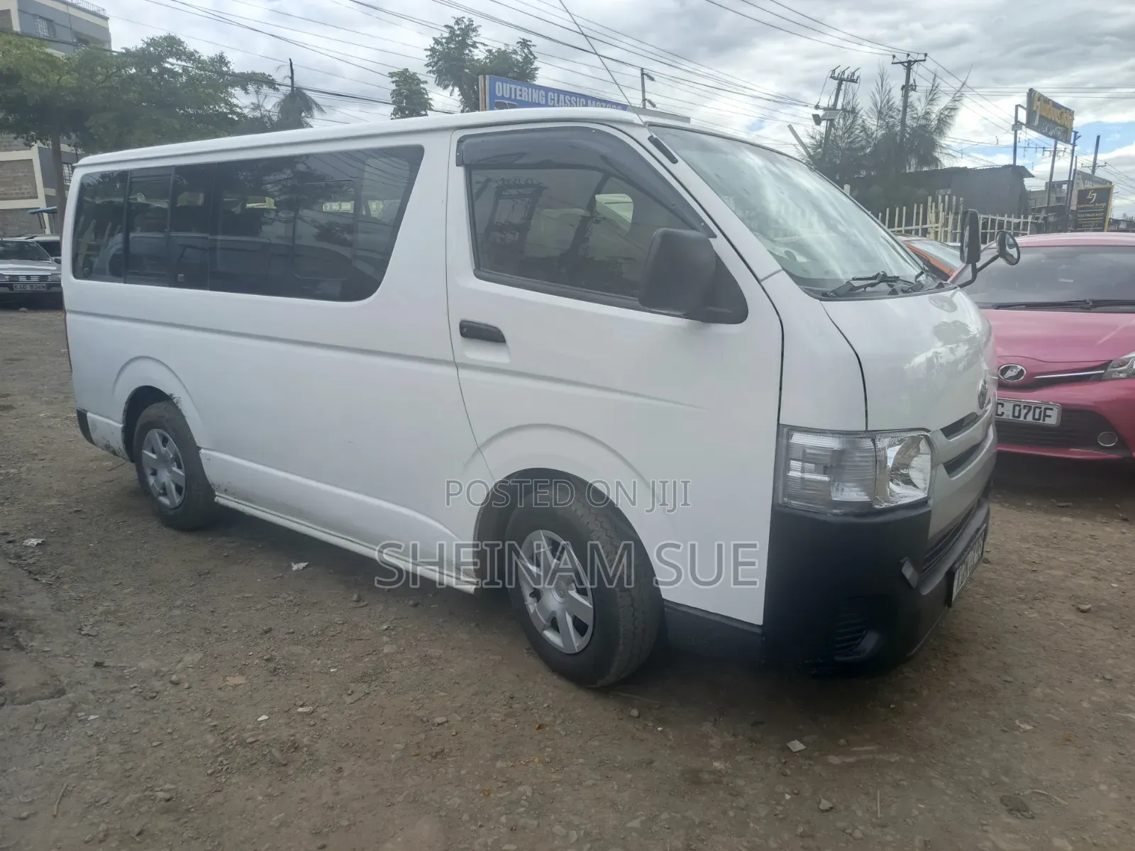Toyota HiAce 2016 White