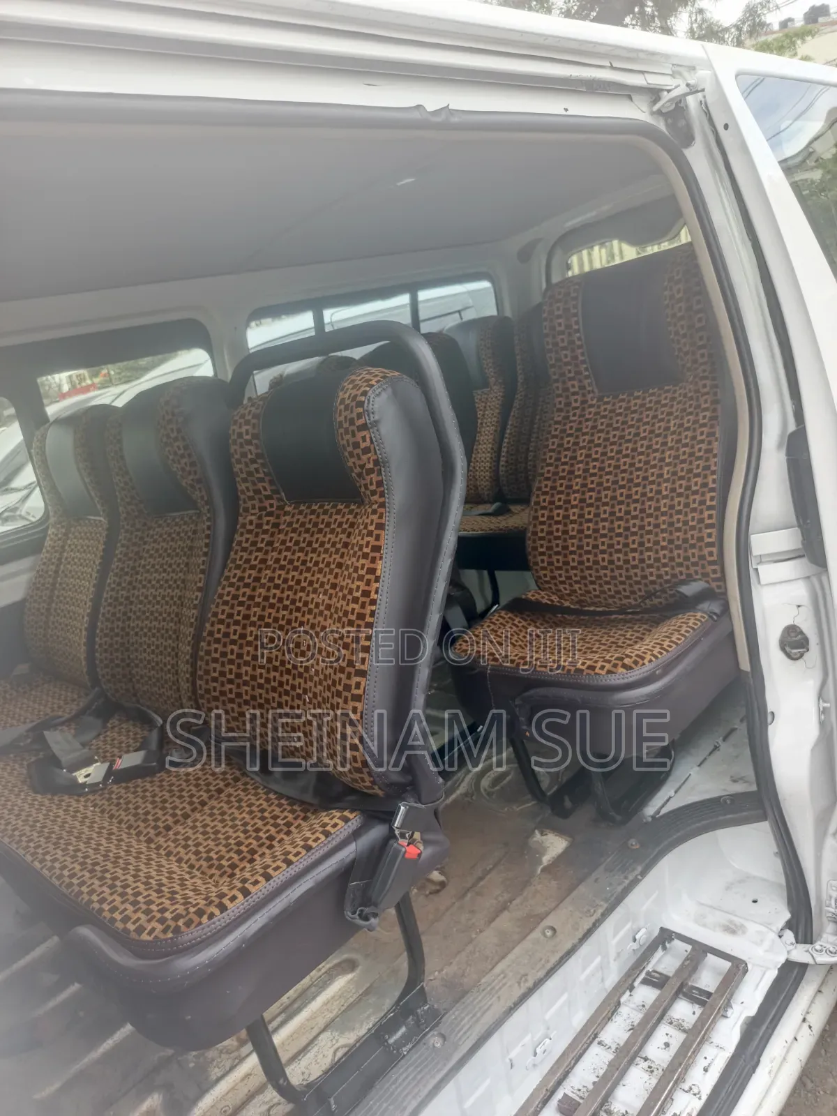 Toyota HiAce 2016 White