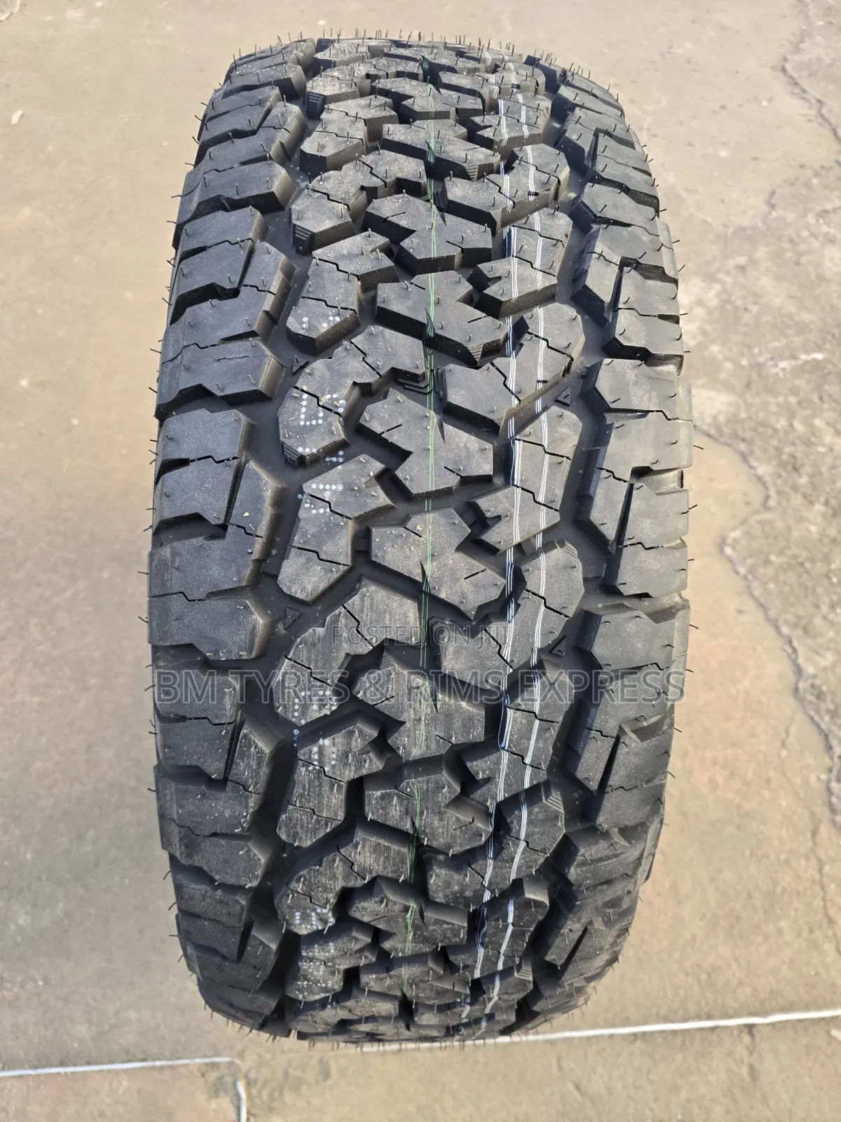 275 /65 R17 Comforser Tires (All Terrein)