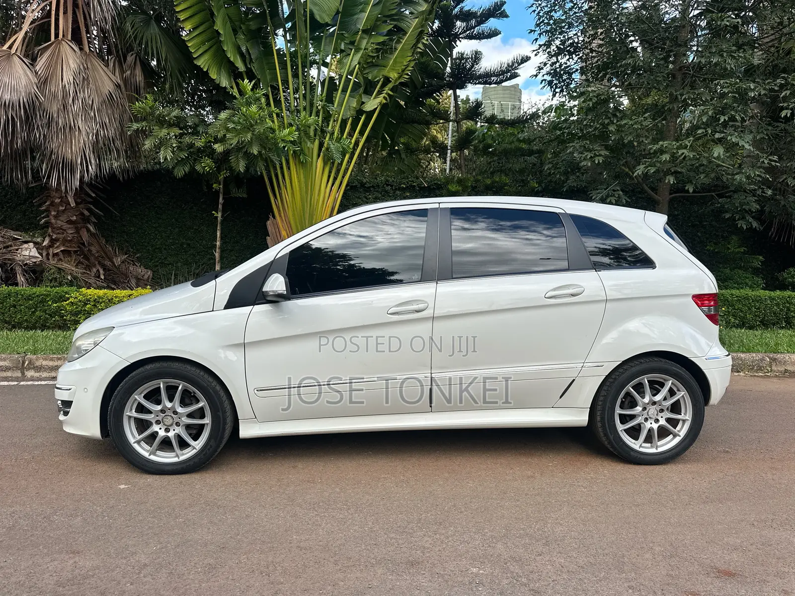 Mercedes-Benz B-Class B180 Petrol 2011 White