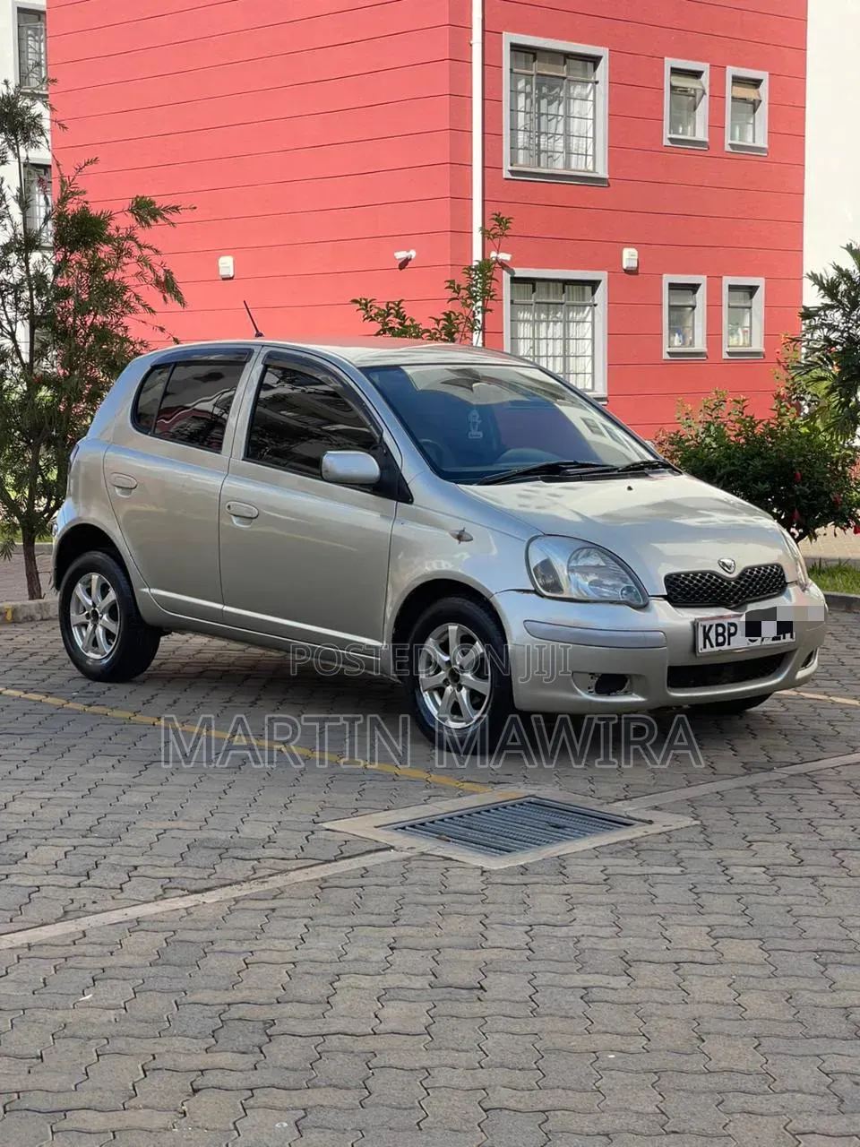 Toyota Vitz 2004 Silver