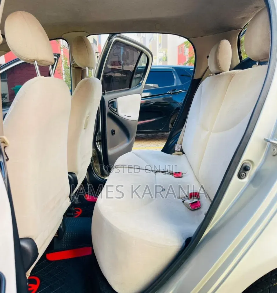 Toyota Vitz 2004 Silver