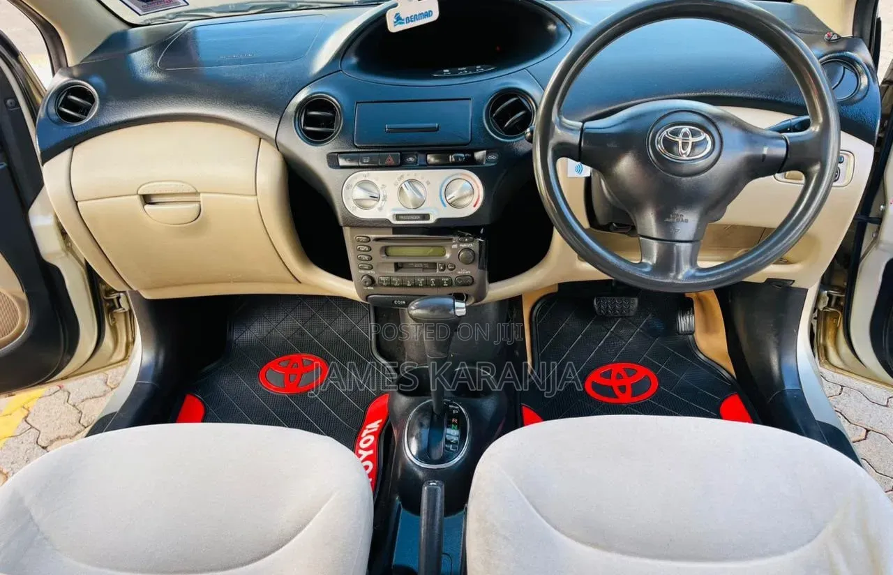 Toyota Vitz 2004 Silver