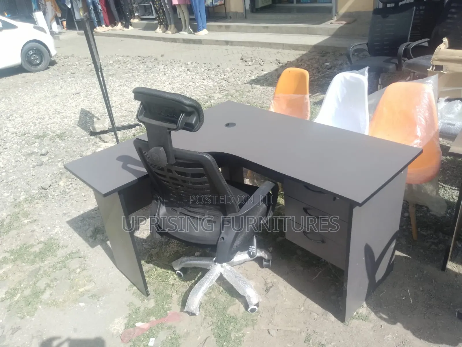 Offce Desk and Headrest Chair L Shaped 4×4ft