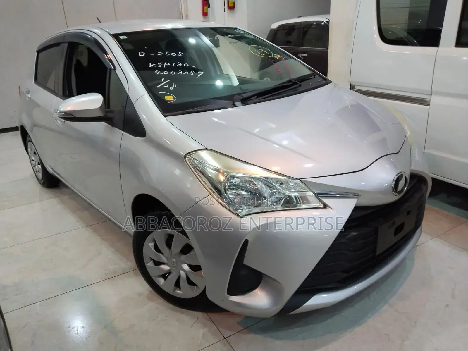 Toyota Vitz 2018 Silver