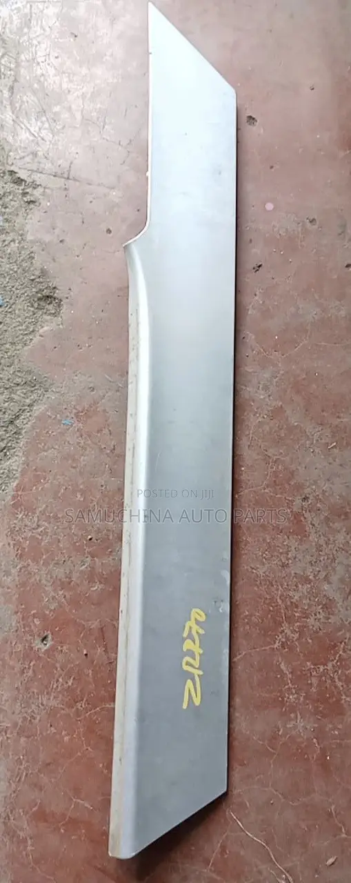 Sliding Door Rail Cover Toyota Noah Zrr70