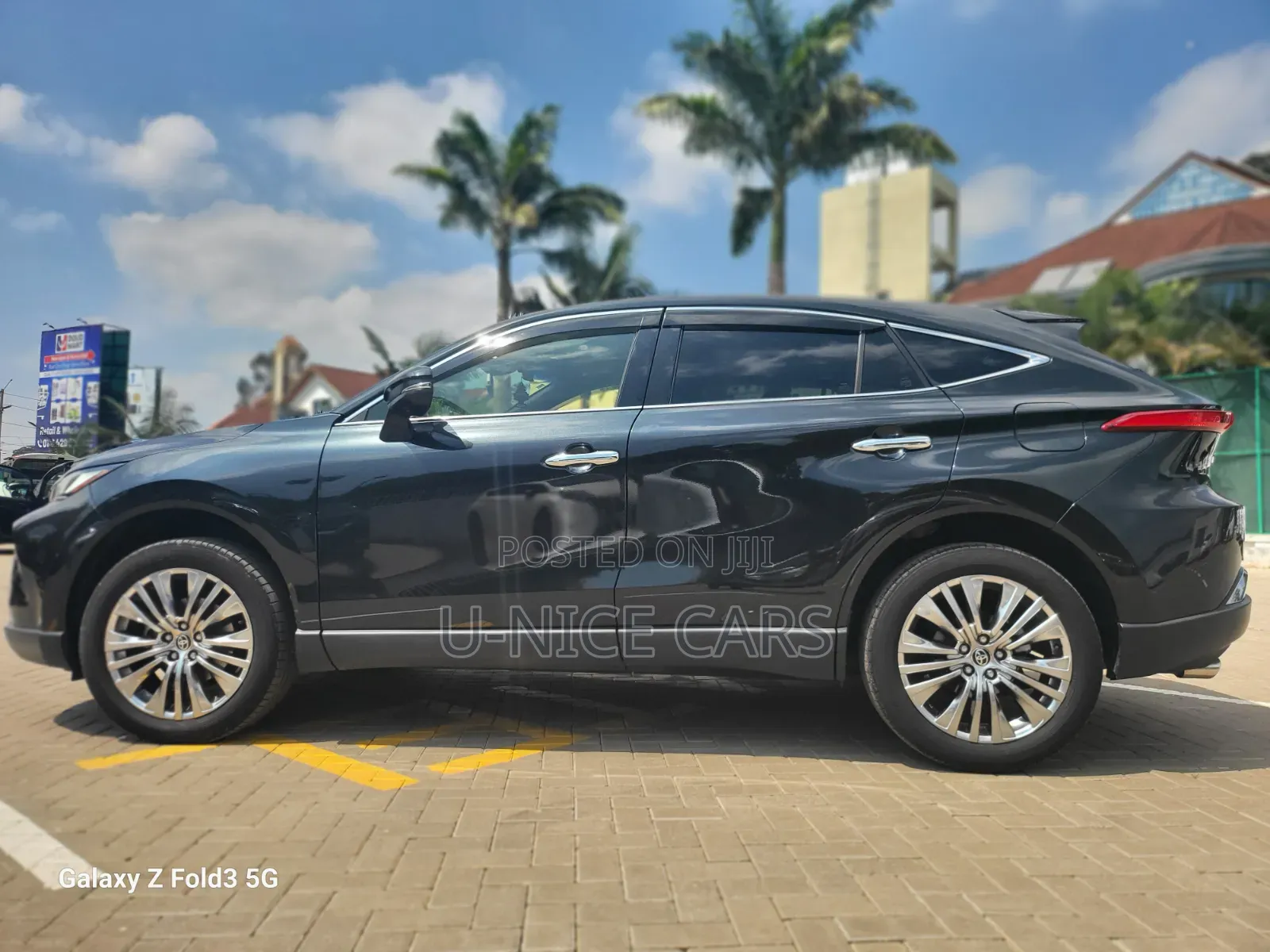 Toyota Harrier 2.0 2020 Black