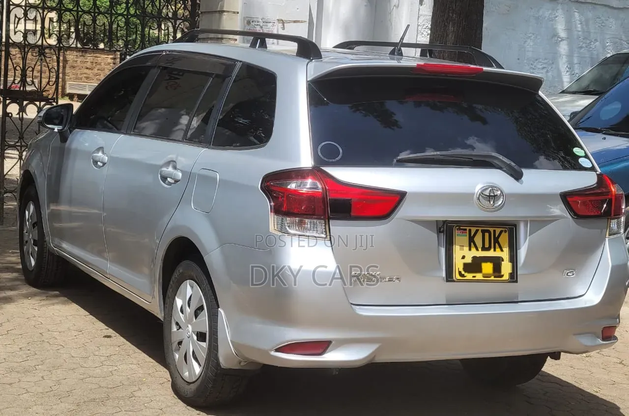 Toyota Corolla Fielder 2015 Silver