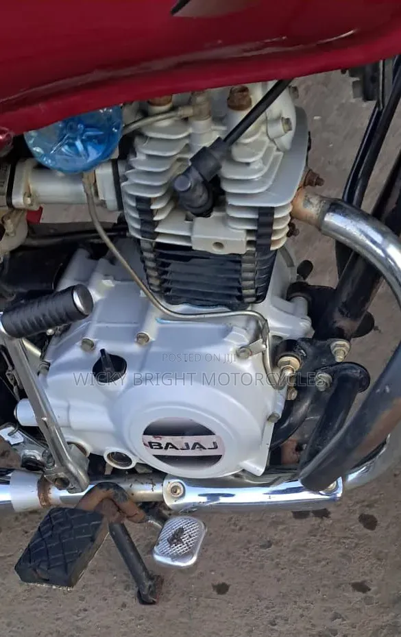 Bajaj Boxer 100 2025 Red