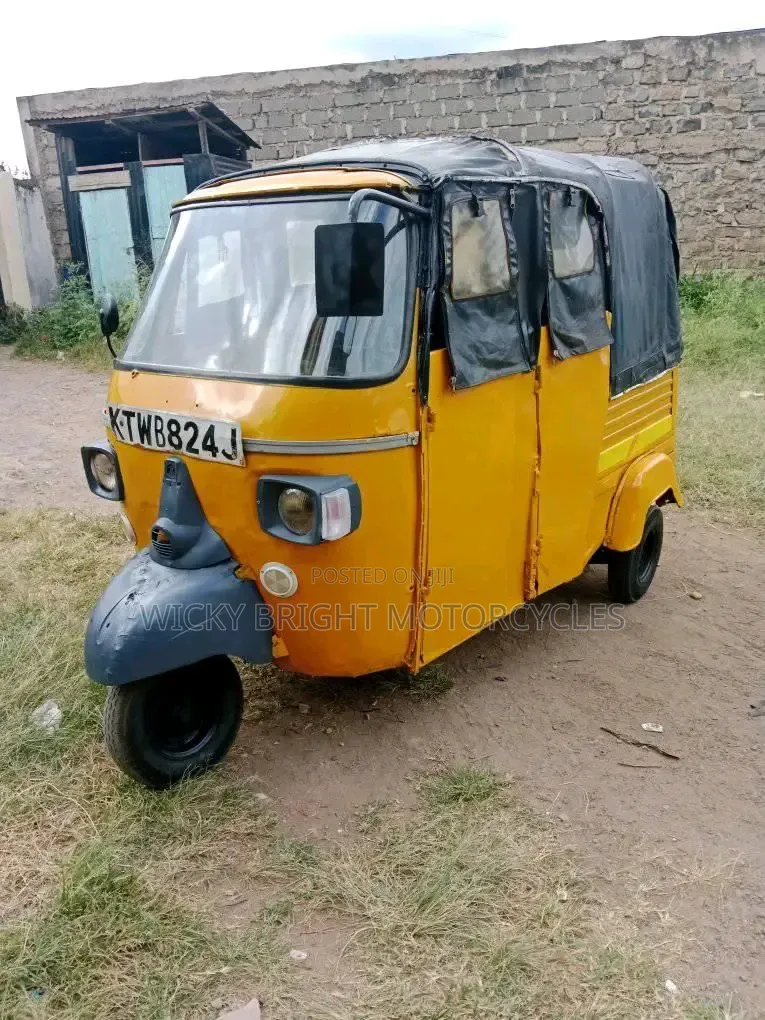 Piaggio 2021 Yellow