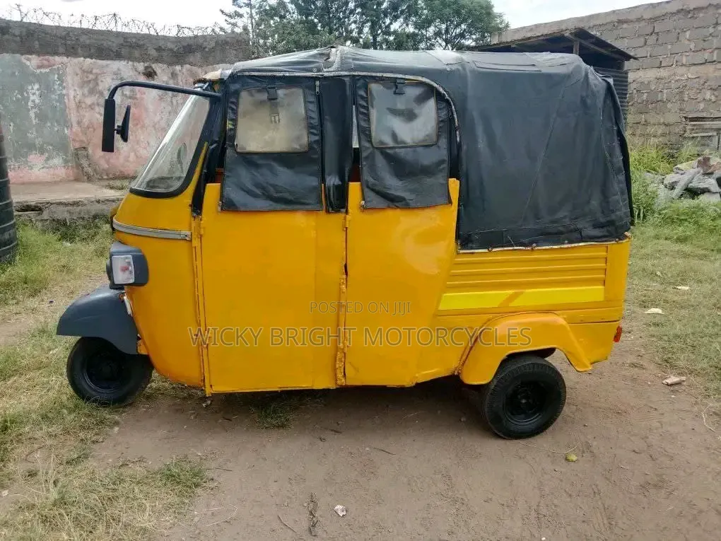 Piaggio 2021 Yellow