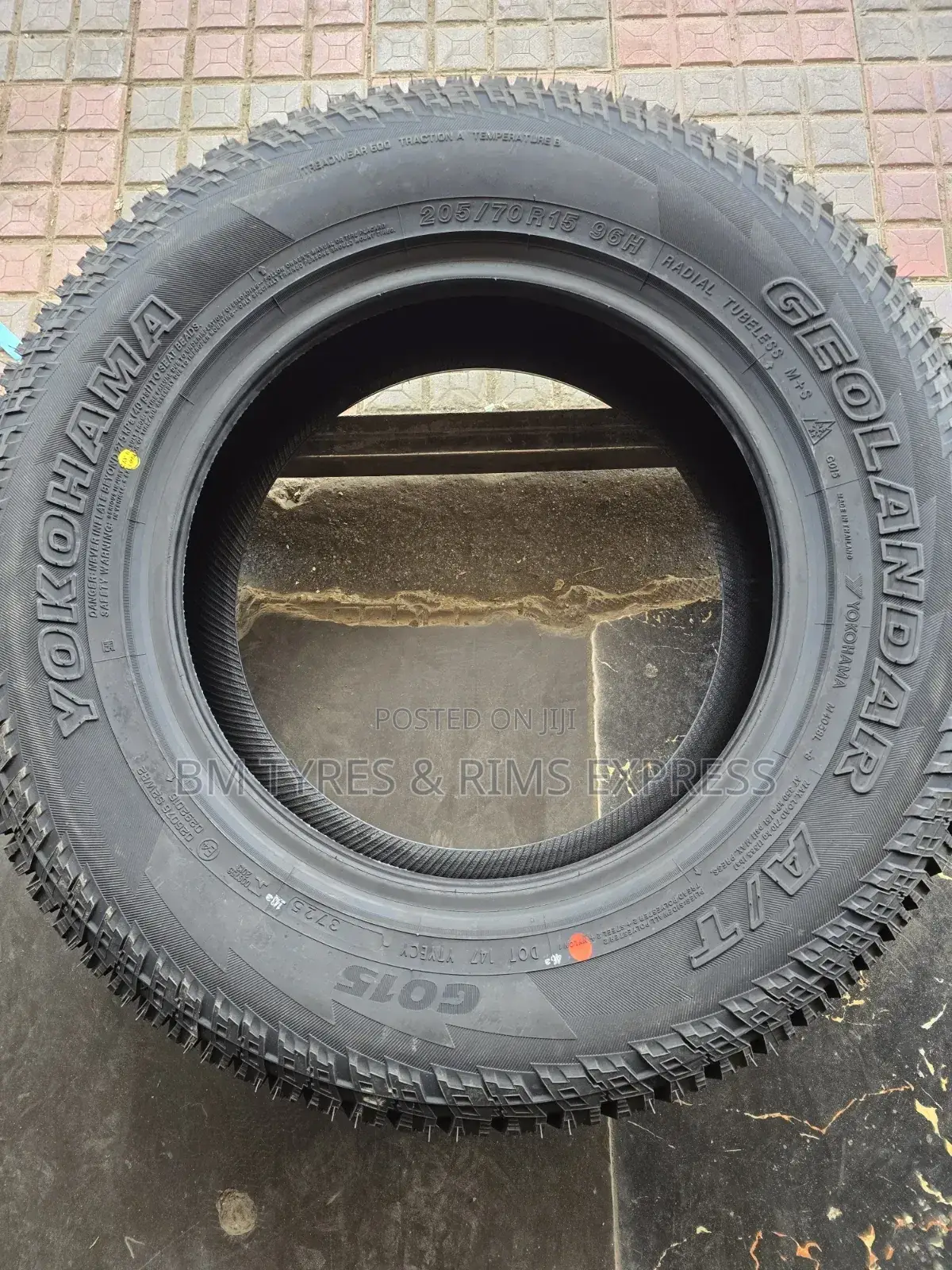 205 /70 R15 Yokohama Tires (All Terrein) Thailand