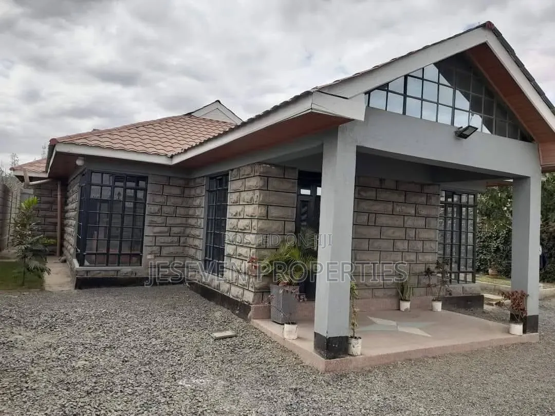 3bdrm Bungalow in Quarry Road, Viraj Area for sale