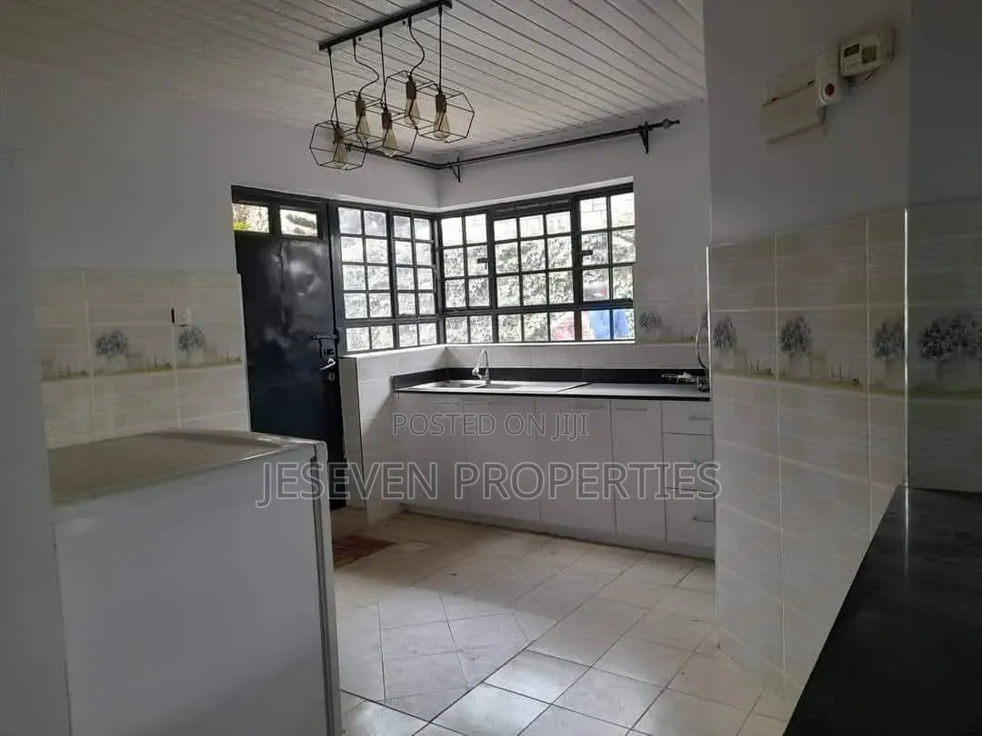 3bdrm Bungalow in Quarry Road, Viraj Area for sale