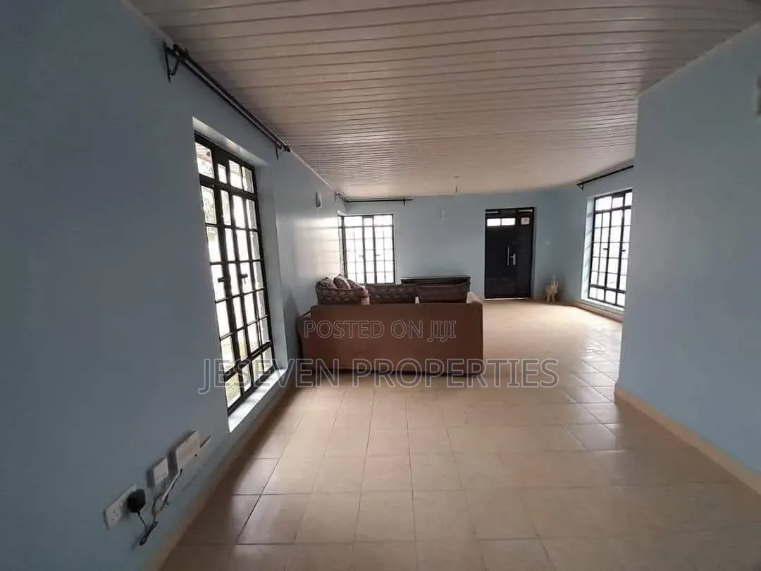 3bdrm Bungalow in Quarry Road, Viraj Area for sale