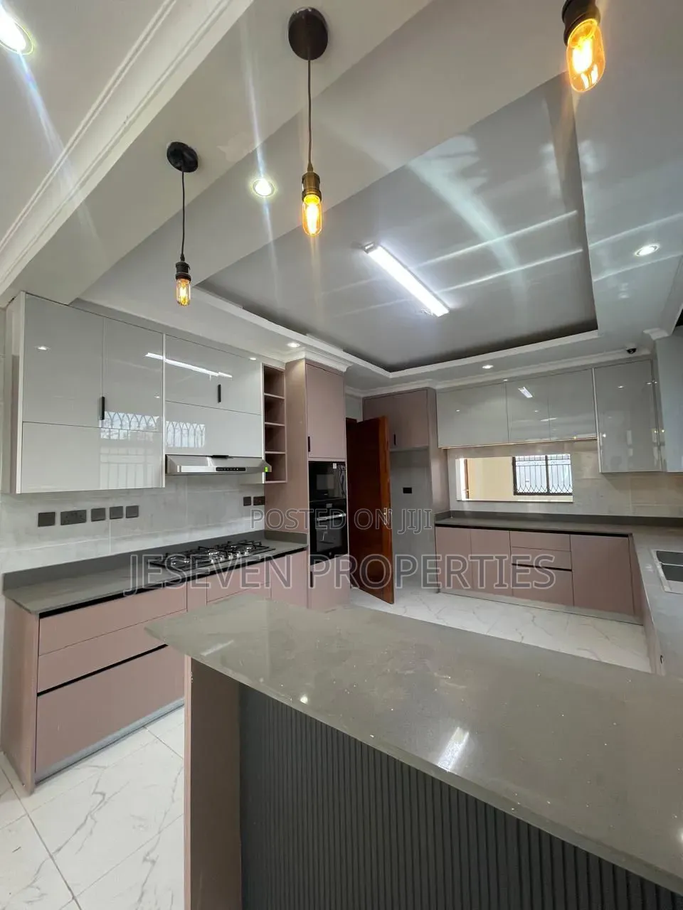 6bdrm Mansion in Syokimau, Gateway Mall Area for rent