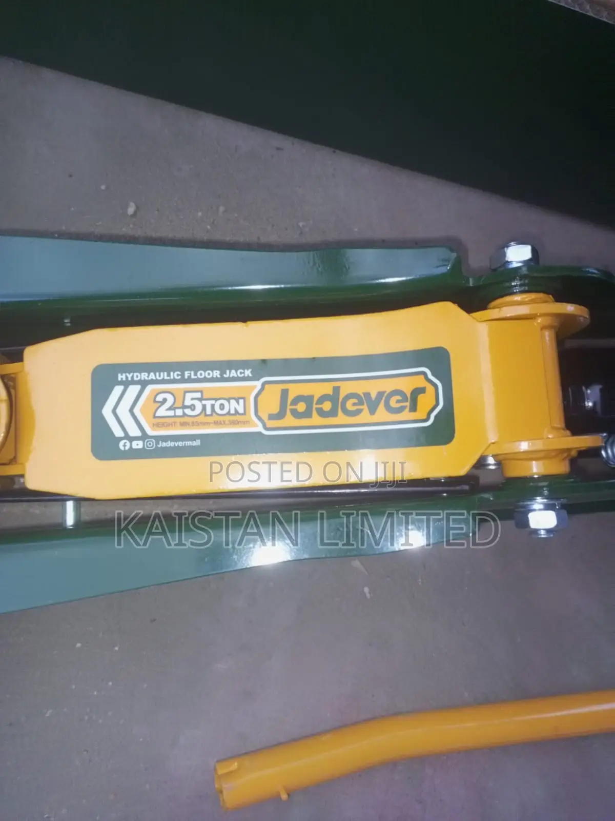 Heavy-Duty Hydraulic Floor Jack (2.5 Ton