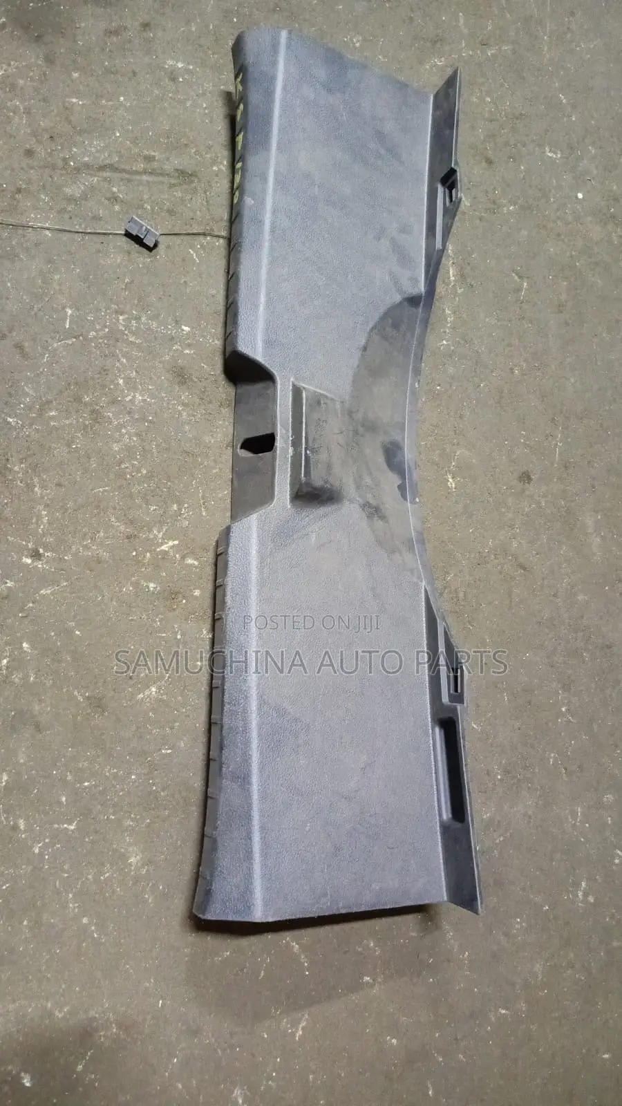 Boot Garnish Toyoya Noah Zrr70